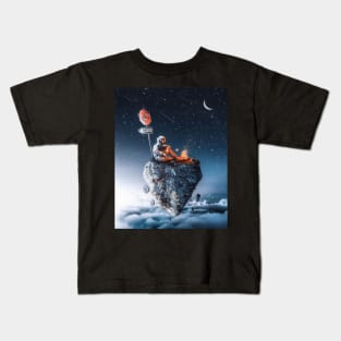 Alone in space Kids T-Shirt